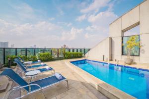 a swimming pool on the roof of a building at Blue Tree Premium Morumbi in São Paulo