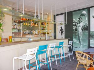 Lounge oder Bar in der Unterkunft Ibis styles Toulon la Seyne sur Mer