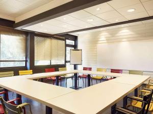 a classroom with tables and chairs and a whiteboard at Ibis styles Toulon la Seyne sur Mer in La Seyne-sur-Mer +53 photos