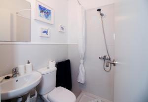 Kúpeľňa v ubytovaní Los Angeles 3 Bed Apartment with Pool + 34 fotografií