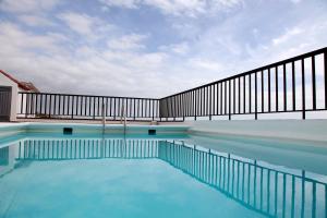 Bazén v ubytovaní Los Angeles 3 Bed Apartment with Pool alebo v jeho blízkosti