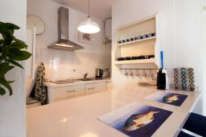 Kuchyňa alebo kuchynka v ubytovaní Los Angeles 3 Bed Apartment with Pool