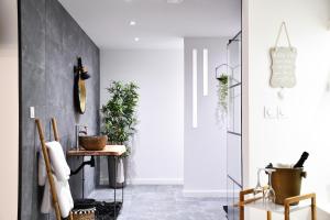 Photo de la galerie de l'établissement Les Nuits d Olympe - Suite & Spa privatif, à Lacoste