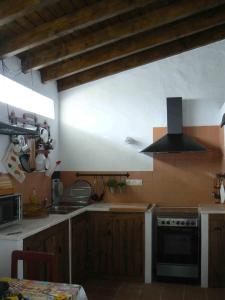 Кухня или мини-кухня в Casa da Tia Maria By Alojamentos Vitinho
