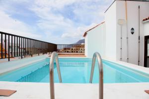 Bazén v ubytovaní Los Angeles 3 Bed Apartment with Pool alebo v jeho blízkosti