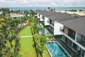 Tầm nhìn ra hồ bơi gần/tại M Beach Luxury Villas Phu Quoc