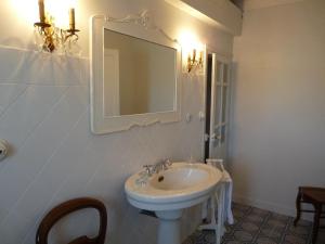 Et badeværelse på Chambres d'hôtes Les Pesques