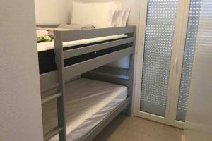 a bunk room with two bunk beds in it at T3 vue exceptionnelle avec accès privé à la plage, wifi, clim - dansnotreappart-com - in Valras-Plage