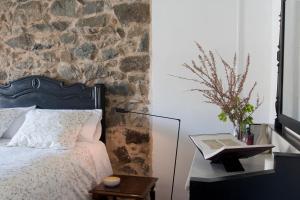 Postel nebo postele na pokoji v ubytování L'Hostatgeria del Celler