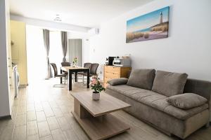 Gallery image of Yasuo Beach Apartment in Mamaia Sat/Năvodari