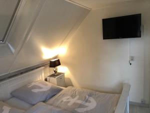 Postel nebo postele na pokoji v ubytování Perle am Ijsselmeer mit eigenem Tretboot