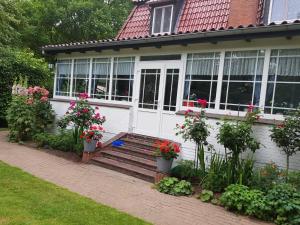 Aed väljaspool majutusasutust Hotel Dithmarscher Bucht +7 fotot