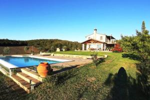 Bazén v ubytovaní montecristo country house alebo v jeho blízkosti