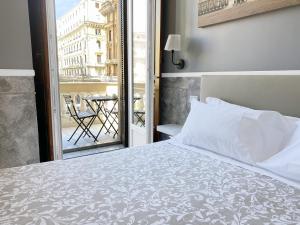 Łóżko lub łóżka w pokoju w obiekcie Piazza Bovio 22
