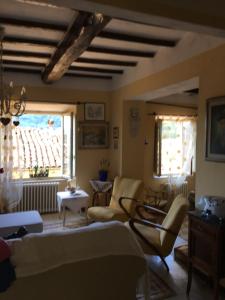 a living room with a couch and chairs and a window at Barga Lucca Centro Storico Con giardino in Barga