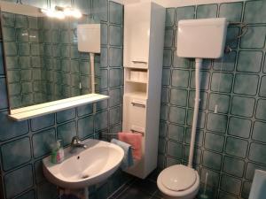 Kúpeľňa v ubytovaní Apartman Franelić Banjol + 16 fotografií