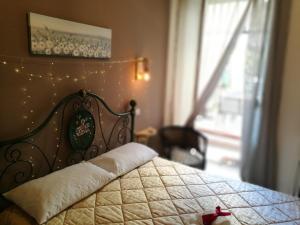 A bed or beds in a room at BELLA PALERMO