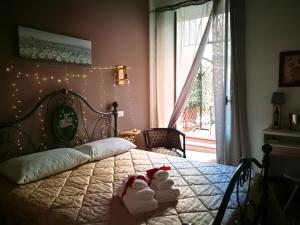 A bed or beds in a room at BELLA PALERMO