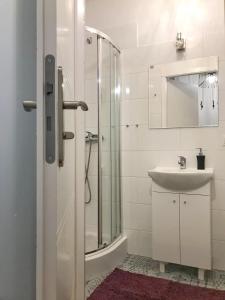 Kúpeľňa v ubytovaní Pastelove mieszkanie przy centrum - bezkontaktowo