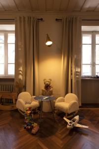 A seating area at Aparthotel Claviere