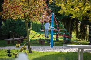 Aire de jeux pour enfants de l'établissement The Amber Business & Spa Hotel