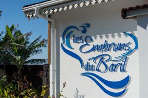 a sign for the aquarium of our island at Hôtel Les Embruns Du Baril in Basse Vallée