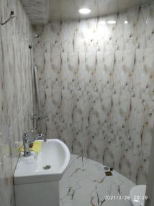 A bathroom at Qusha Guesthouse Meeting in the mountains and views