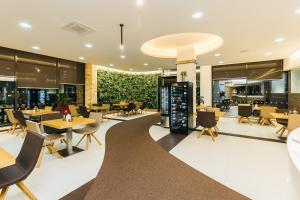 Reštaurácia alebo iné gastronomické zariadenie v ubytovaní Pierre Hotel