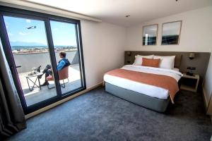 A bed or beds in a room at Dovv Hotel Busıness