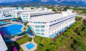 Nespecifikovaný výhled na hory nebo výhled na hory při pohledu z hotelu