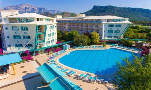 Bazén v ubytování Miarosa Kemer Beach nebo v jeho okolí