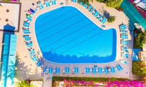 Bazén v ubytování Miarosa Kemer Beach nebo v jeho okolí