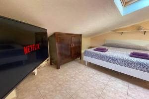 Postel nebo postele na pokoji v ubytování Tiny CostaBella + 15 fotografií