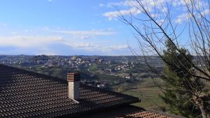 TolloにあるB&B Rocca Ventosaの屋根からの市街の眺め