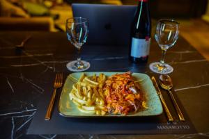 Svečiams siūlomi pietų ir (arba) vakarienės variantai apgyvendinimo įstaigoje Masarotto Luxury Chalet #2