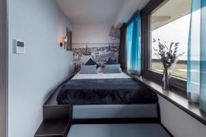 Ein Bett oder Betten in einem Zimmer der Unterkunft Palace Hotel Zandvoort