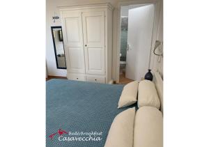 a bedroom with a bed with a blue bedspread at B&B Casavecchia in Gallipoli