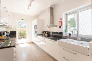 Gallery image of Lx Villa -10 m to downtown,14 ppl,cowork, pool and lift in Lisbon
