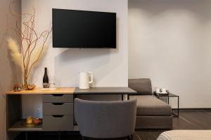 Televízia a/alebo spoločenská miestnosť v ubytovaní Aborda Rooms