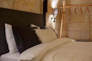 A bed or beds in a room at Sato Cave Hotel