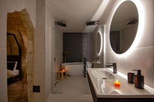 A bathroom at Sato Cave Hotel
