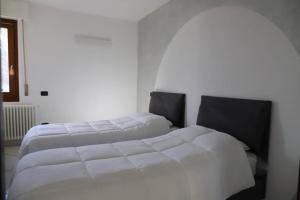 A bed or beds in a room at Casa Le Vignole - Aosta