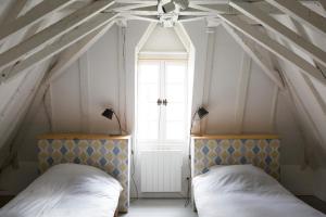 Säng eller sängar i ett rum på La Chapelle du Chateau Gîte