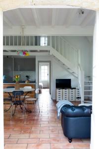 a living room with a blue couch and a table at La Chapelle du Chateau Gîte in Pouillon