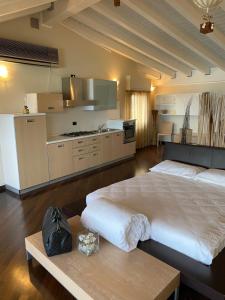 A kitchen or kitchenette at Molino Apartments