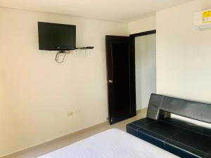 TV i/ili multimedijalni sistem u objektu Santa Marta Apartamentos - Brisas Marina