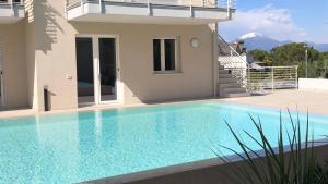 The swimming pool at or close to *CENTRAL LAKESIDE APT*Swimming Pool & Free Parking