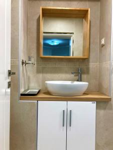 A bathroom at Diva Garden Apartment