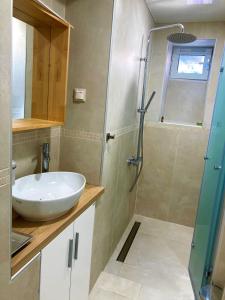 A bathroom at Diva Garden Apartment