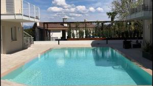 The swimming pool at or close to *CENTRAL LAKESIDE APT*Swimming Pool & Free Parking
